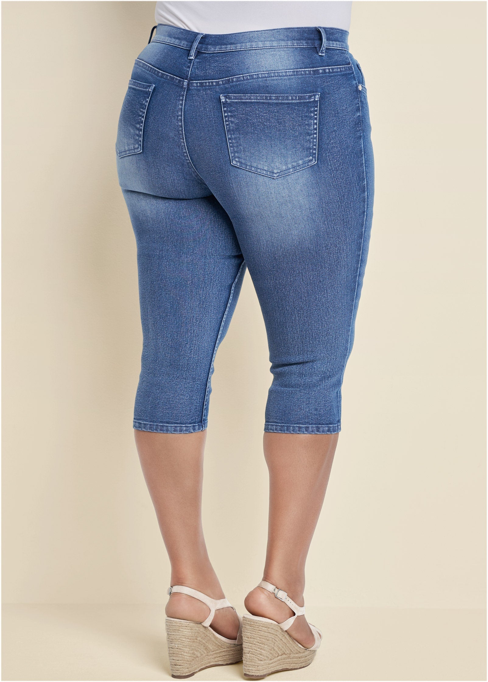 Cindy Capri Jeans - Medium Wash