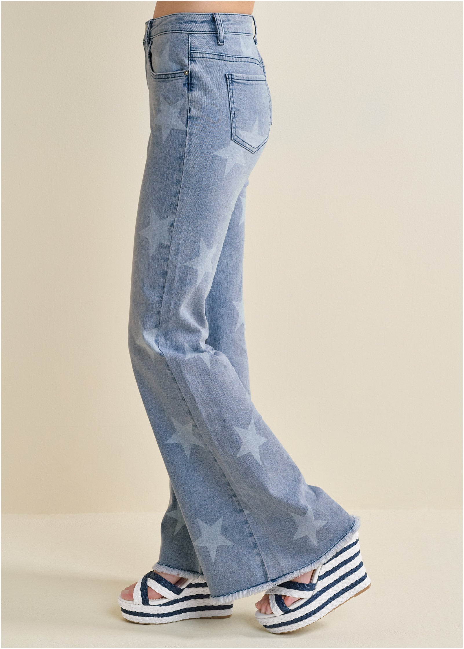 Mid-Rise Star Flare Jeans - Light Wash