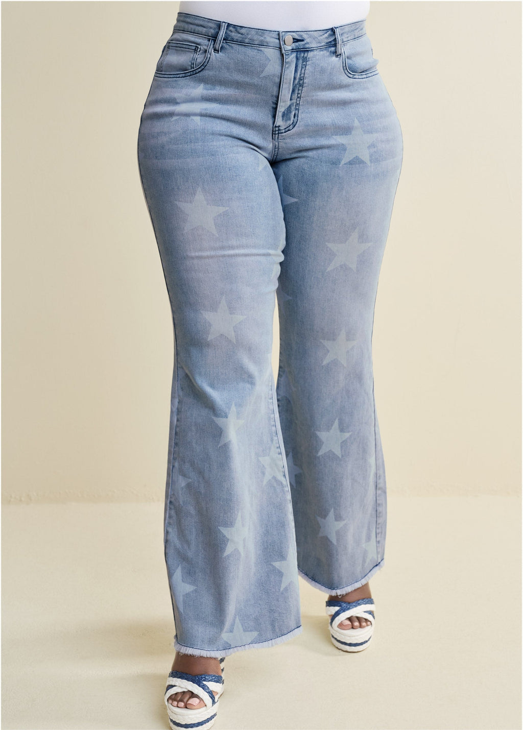 Mid-Rise Star Flare Jeans - Light Wash