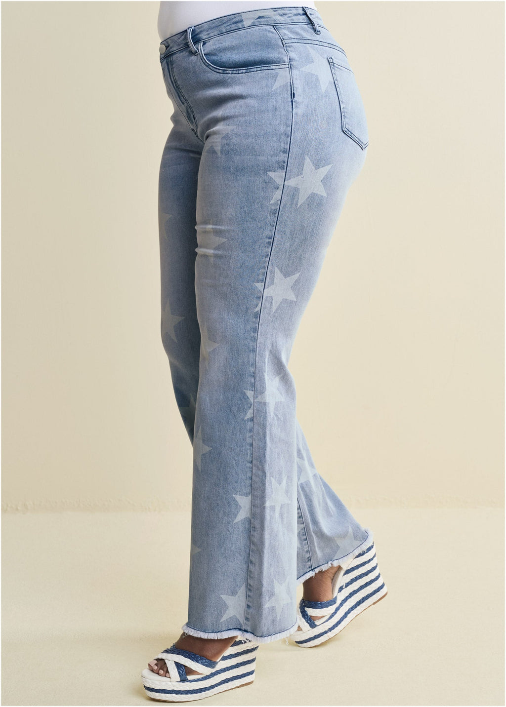 Mid-Rise Star Flare Jeans - Light Wash